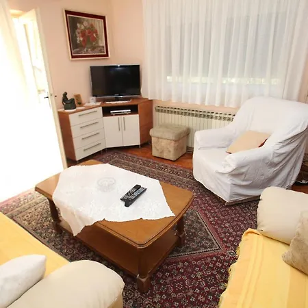 15011a Apartment *